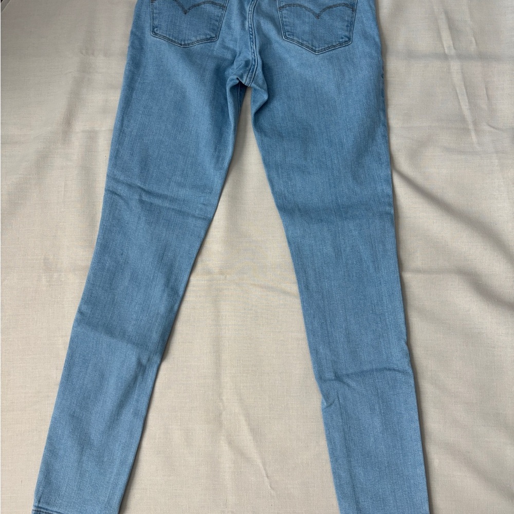 Levi’s Women’s 711 Skinny Jeans - Picture 3 of 6
